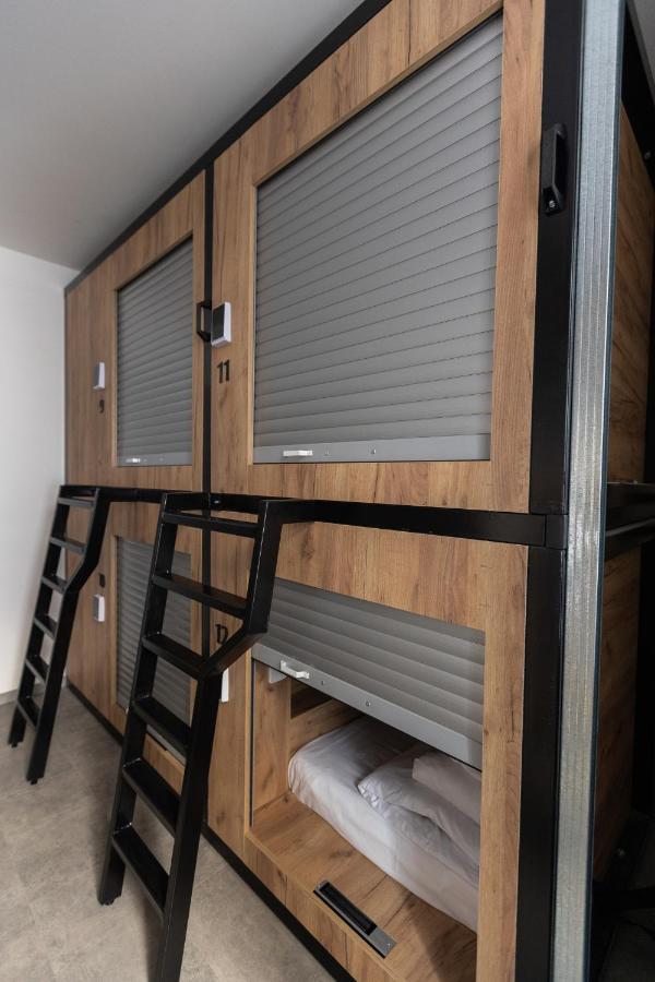 Capsule Hostel Andel Centre Spirit Praga Exterior foto